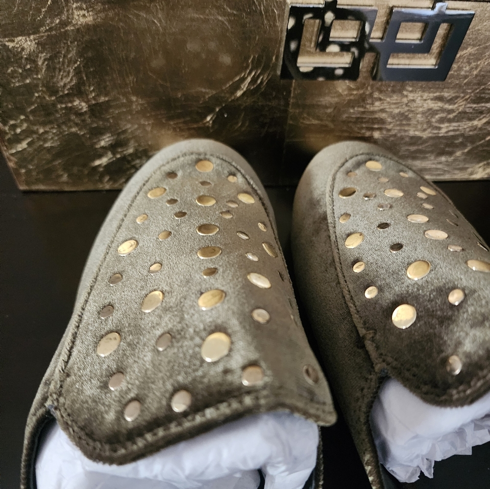 NWT KENNETH COLE Moss Velvet Stud Mules - Picture 3 of 9